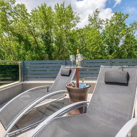 Awesome In With Jacuzzi