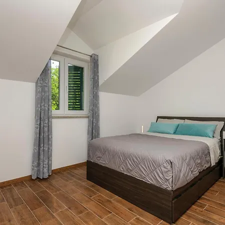 Dom wakacyjny Stunning In Zagvozd