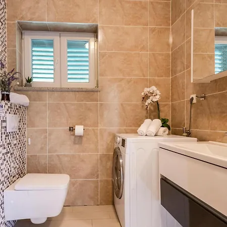 Awesome In With Jacuzzi Feriehus *